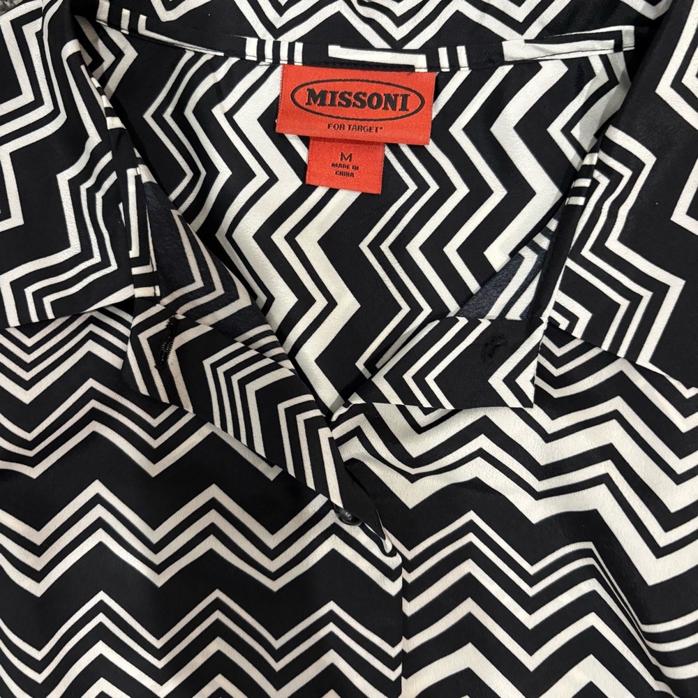 Target Missouri black and white zigzag shirt - never worn - Picture 2 of 2